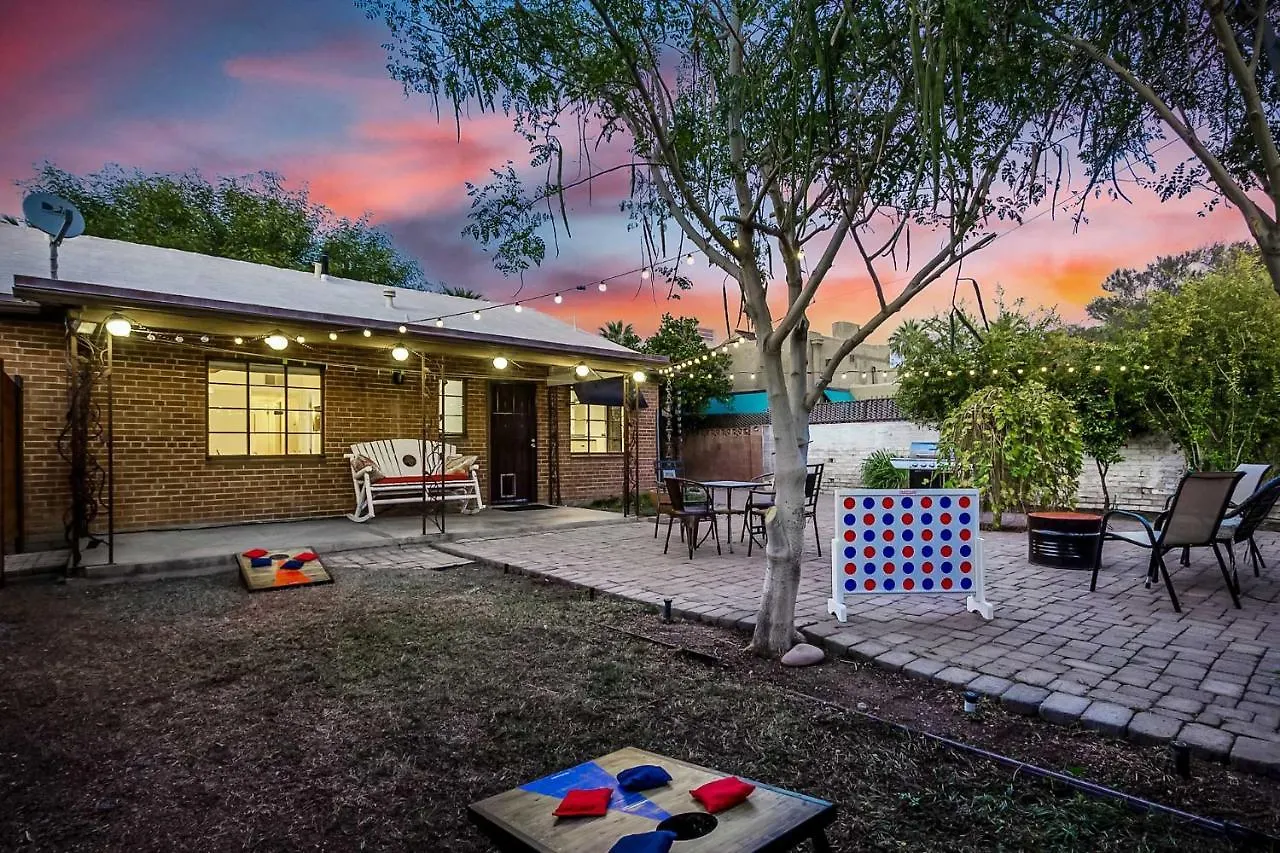Sun-Lit Phoenix Gem Backyard Entertainment Patio! 0*,
